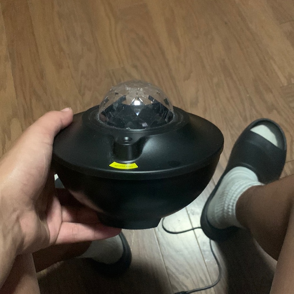 Disco light with speaker